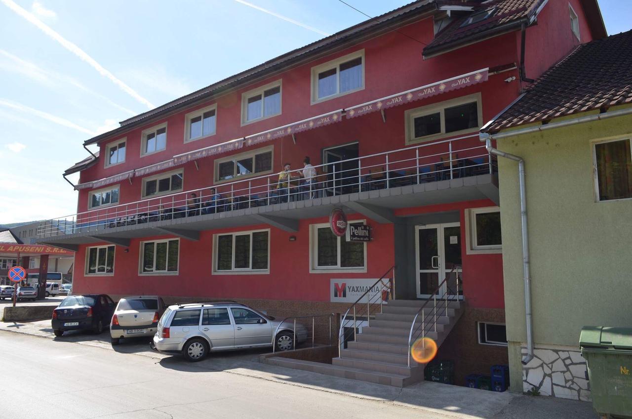 Hotel Yax Cimpeni Exterior photo